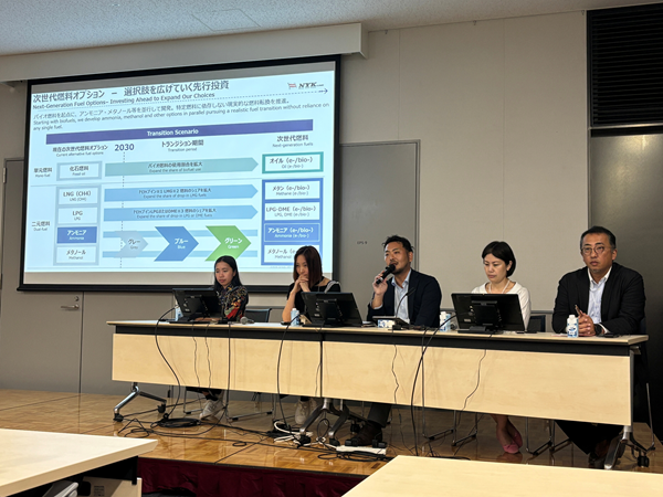Yoshiyuki Fujiwara speaking at the breakout session (The third from the right)