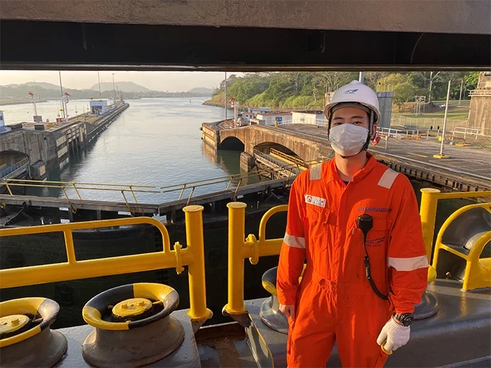 (Left) Irokawa transiting the Panama Canal