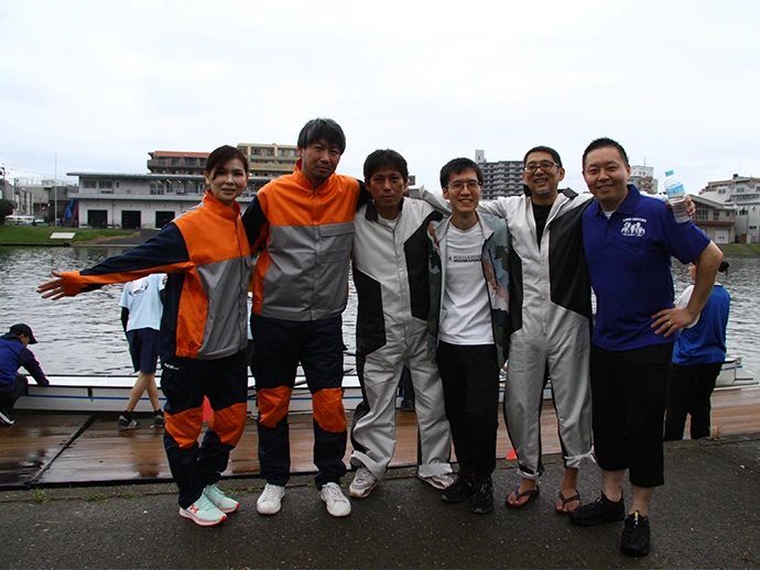 Team “Kando Logistics” competing in the Men’s category, wearing work uniforms developed through the Kando Logistics project.