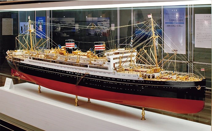 Model of Asama Maru  Dimensions (including display case): 420 cm (L) × 96 cm (W) × 200 cm (H), Scale: 1/48  NYK Maritime Museum Collection