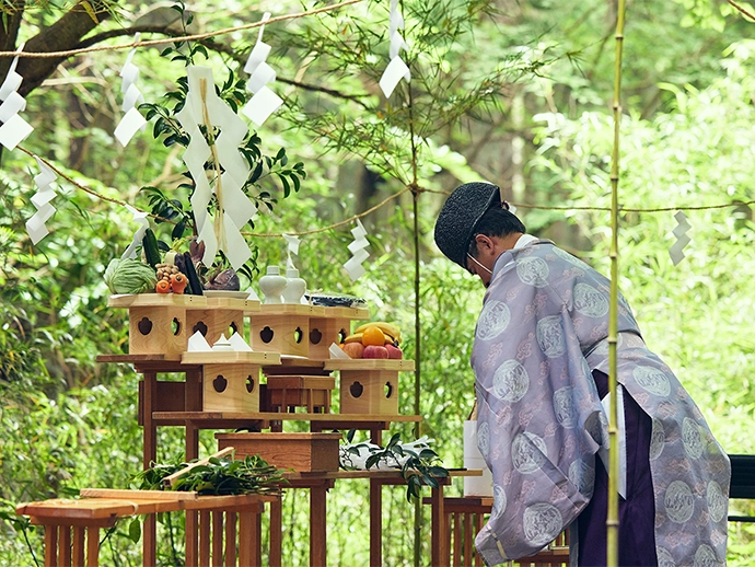 森の木に宿る木霊（こだま）を鎮めるための儀式
