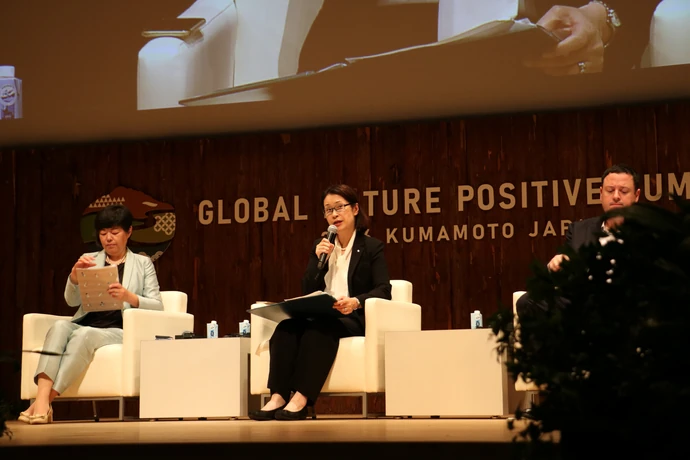 常務執行役員・サステナビリティ戦略本部長　筒井裕子（中央）