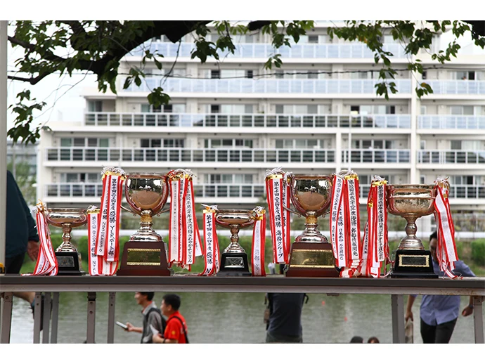 レースは6クラスに分かれ、優勝杯をかけてチームで競う