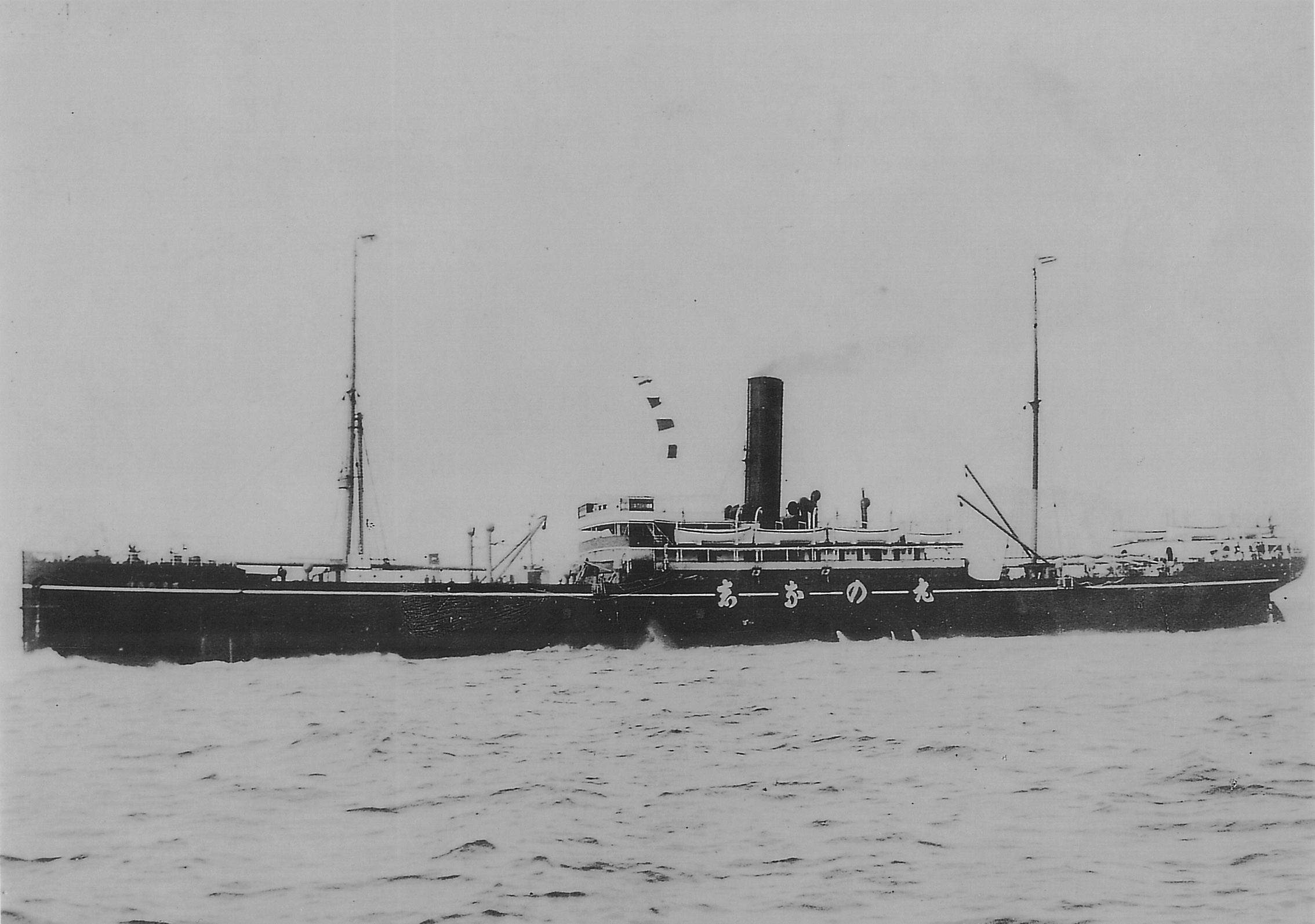 信濃丸 写真提供：日本郵船歴史博物館