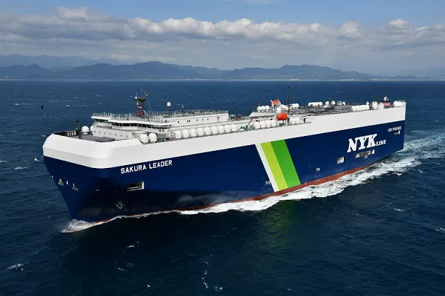 日本郵船のLNG燃料自動車専用船「SAKURA LEADER」