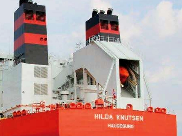 ライフボートもトランク（筒状の構造物）で覆われている