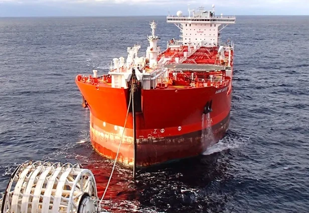 シャトルタンカーは船首部分のバウハウスと呼ばれる荷役用の区画が特徴