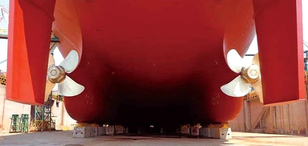 2軸可変ピッチプロペラ。プロペラの回転数は一定のまま、推力や進行方向を変えられる