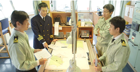 世界を股にかける日本郵船の海上職 | 仕事を知る | 日本郵船 | 新卒採用情報