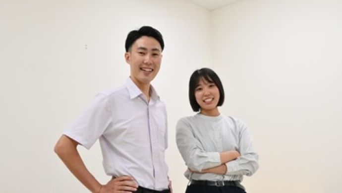 左：金吉一穂（2025年入社、海上職自社養成枠：航海士）、右：羽鳥由衣（2025年入社、海上職自社養成枠：機関士）