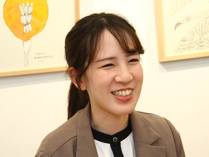 客船事業グループ客船事業第一チーム・Aさん 「日本経済の基盤を支える仕事に就きたいと考えていました。その中で着目したのが物流を代表する海運業です。特にチームワークで大きな仕事に向き合う日本郵船の社風に強く惹かれ、入社を決意しました」