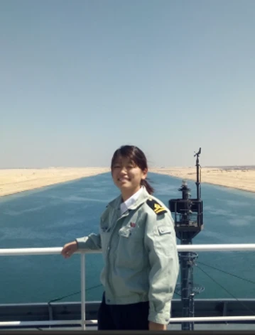 自動車専用船でスエズ運河通峡中