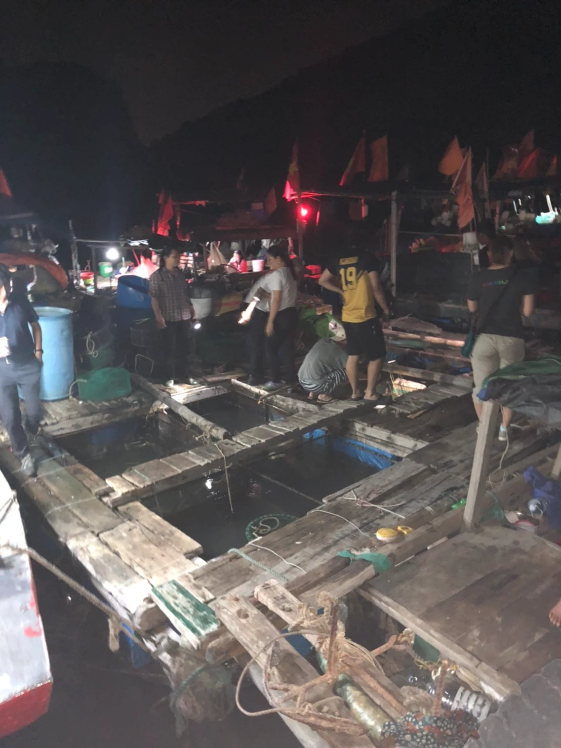 水上マーケットでBBQの食材を調達