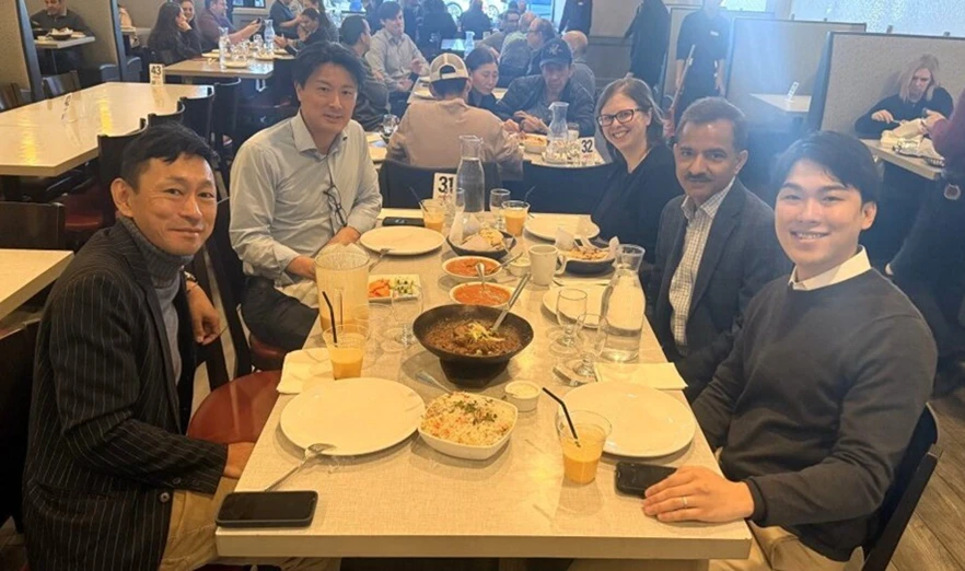 オフィスメンバーおすすめのお店でランチ