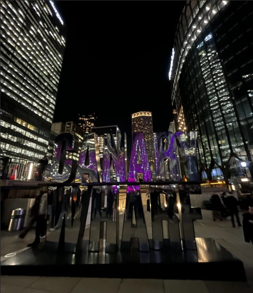 オフィスはロンドン有数のビジネス街、Canary Wharfエリアに位置する