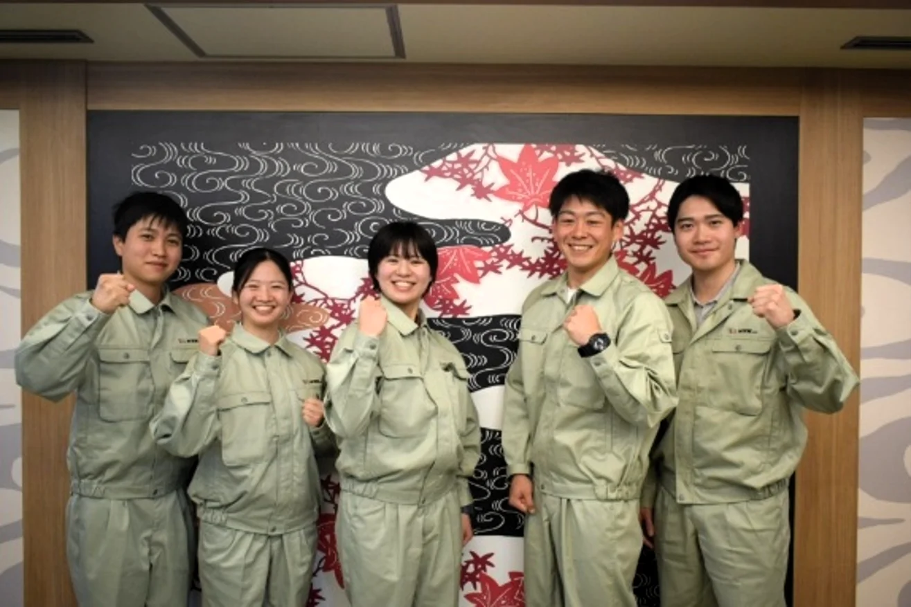 左から牧野実習生、服部実習生、竹内実習生、髙橋実習生、横山実習生