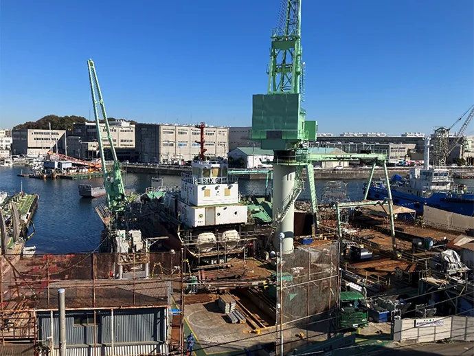 LNG燃料船からアンモニア燃料船へ改造中の”魁”（A-TUG）