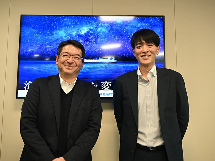海務グループ グローバル・マリタイム・クオリティー・アシュアランスチーム 鈴木道生 チーム長、船長 濱崎 隼 一等航海士